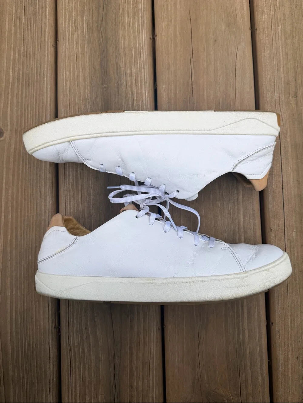 OluKai‎ Men's Lae'ahi Lī 'Ili Leather Lace Up Sneakers in White Size 11.5